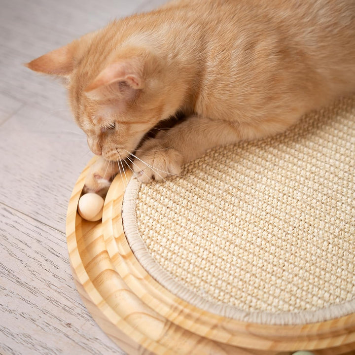 Placă de zgâriat din sisal - Jucărie 2 în 1 pentru pisici, lemn masiv de pin și pernă de sisal natural și bile de catnip - Covoraș de zgâriat 43 x 33 x 3 cm pentru toate pisicile, pentru a se juca și relaxa