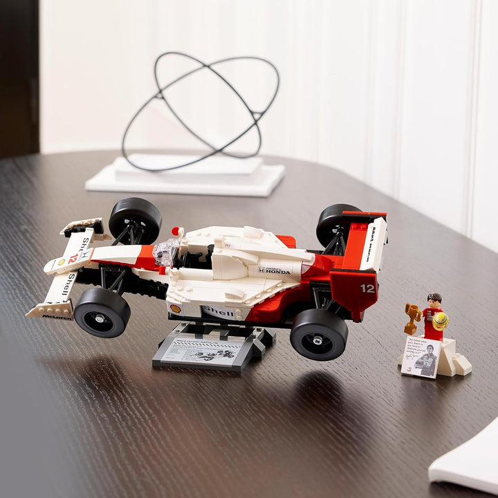 Set de mașini model LEGO Icons Mclaren MP4/4 & Ayrton Senna, kit de mașini de curse F1 pentru adulți cu mini-figură de pilot de curse, obiect de colecție, idee de cadou pentru bărbați, femei, el & ea 10330