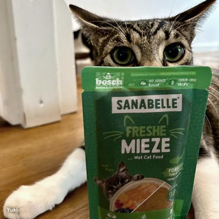 Sanabelle Freshe Mieze - Păstrăv, curcan și pui | Pungi de 100 g complet reciclabile | Hrană umedă gătită cu aburi pentru pisici | Hrană pentru pisici ca proaspăt gătită | O marcă Bosch Pet Food