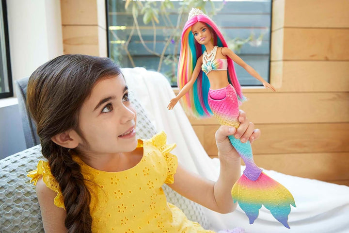 Barbie Dreamtopia Rainbow Magic Mermaid, Barbie Mermaid cu păr curcubeu, păpușă care își schimbă culoarea activată de apă, jucărie de la 3 ani, cadou pentru fete, GTF89