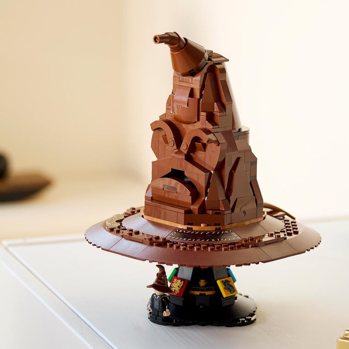 LEGO Harry Potter Pălăria vorbitoare, model Hogwarts pentru adulți, cadou de film pentru femei, bărbați, mamă și tată, cu 31 de combinații de sunete aleatorii, te sortează în casa ta Hogwarts 76429