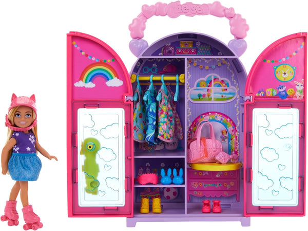 Barbie Chelsea păpușă și dulap Playset cu haine și accesorii, set de 17 piese, pliabil pentru a juca pe drum și depozitare, HXN03