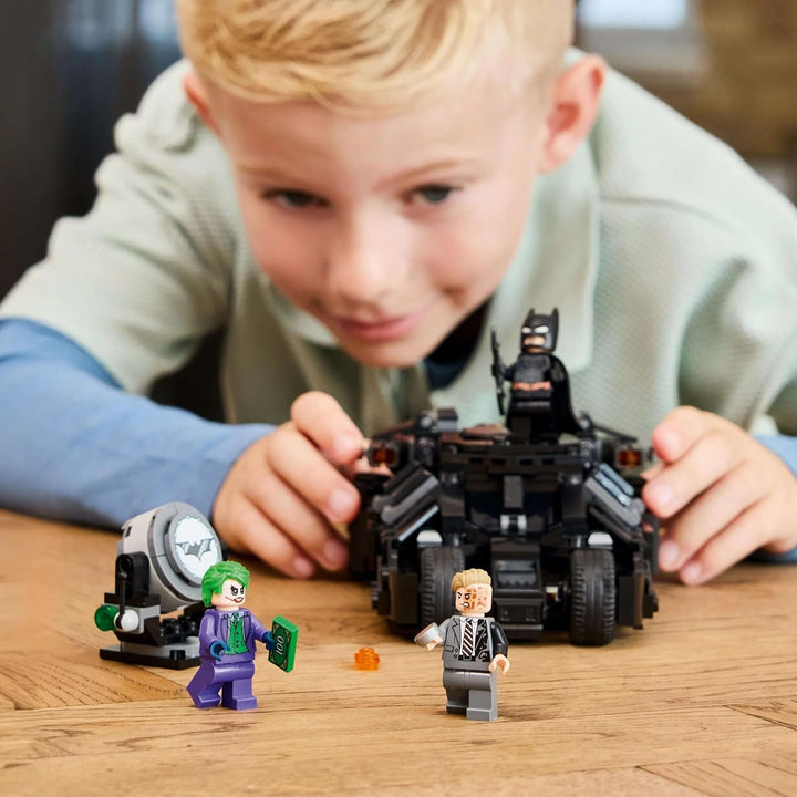 LEGO DC Batman: Batman Tumbler Vs. Two-Face & Joker - Jucărie de supererou cu Batmobile Car - Playset cu minifigurine - Cadou pentru băieți și fete de la 8 ani 76303