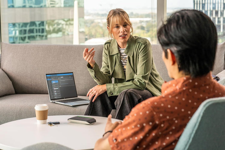 Poly Sync 20+ Personal, portabil Difuzor Bluetooth pentru conferințe (Plantronics) - Anulare ecou/zgomot - Adaptor Bluetooth Usb-C, compatibil: Teams (certificat), Zoom, PC, Mac, telefon mobil