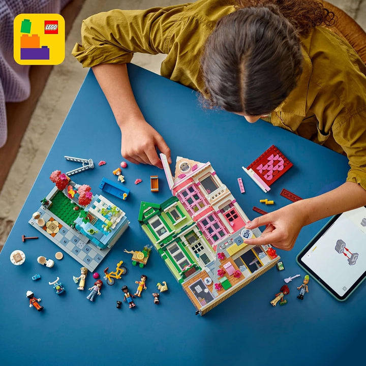 LEGO Friends Heartlake City Living and Shopping Street, set de construcție pentru jocuri de rol cu 9 personaje (inclusiv 7 minifigurine) și 3 pisici, cadou pentru fete și adolescenți, casă de jucării 42670