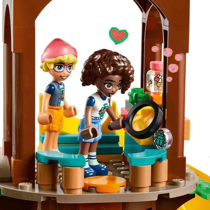 LEGO Friends Tree House At Adventure Camp, set de joacă pentru fete și băieți de la 8 ani cu 5 figurine și 5 animale, idee de cadou pentru jocuri creative, jucării sportive, casă de păpuși 42631