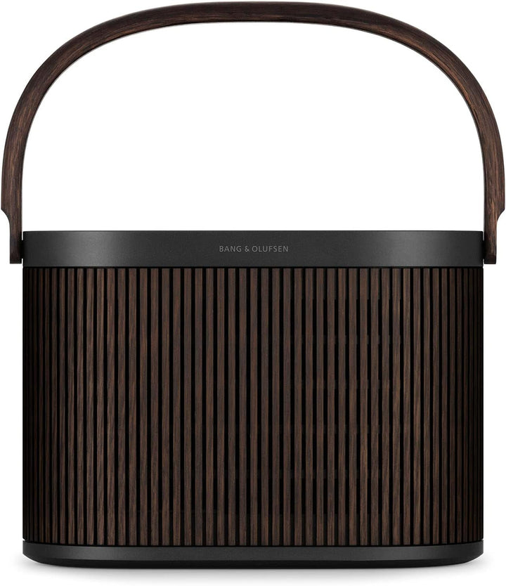 Bang & Olufsen Beosound A5 - Difuzor portabil Bluetooth 360 ° portabil și pentru acasă, cu cablu USB-C și placă de încărcare wireless Qi integrată - stejar închis