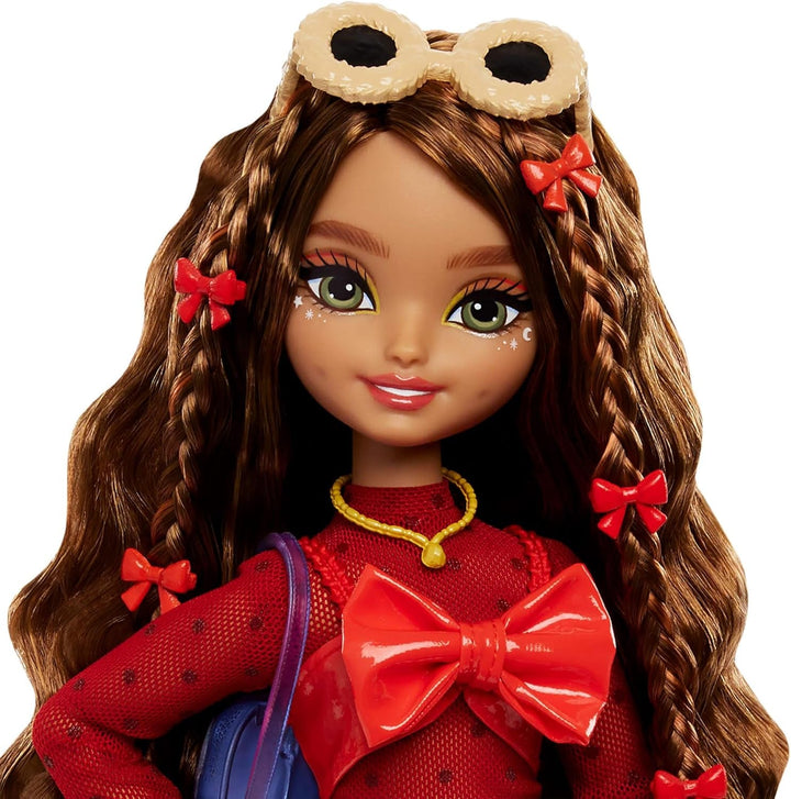 Păpușă Barbie Dream Besties și accesorii, păpușă de modă Teresa mobilă cu păr castaniu și agrafe de păr, 10 bucăți temă jocuri video, HYC23