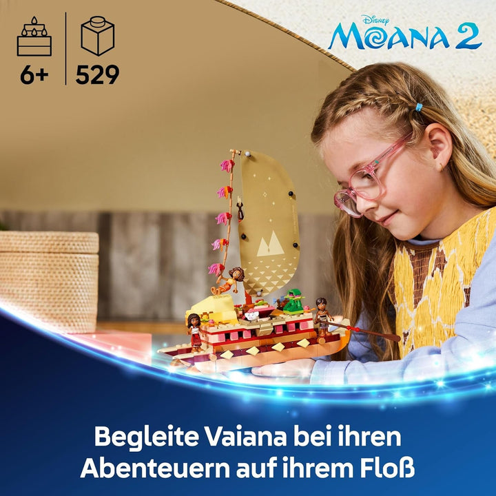 LEGO Ç€ Disney Vaiana 2: Pluta de aventură a Vaianei - Barcă de jucărie cu vele, punte detașabilă, foc de tabără și 3 mini păpuși, inclusiv Loto și Moni - Cadou pentru fete 6+ și fani - 43270