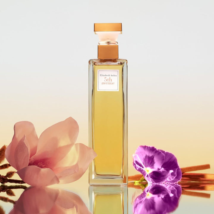 Elizabeth Arden - 5Th Avenue, Apă de Parfum, Parfum Spray pentru Femei, Elegant și Luxos cu Note Florale de Magnolie Roz, Violetă și Chihlimbar, Aromă Proaspătă și Ușoară
