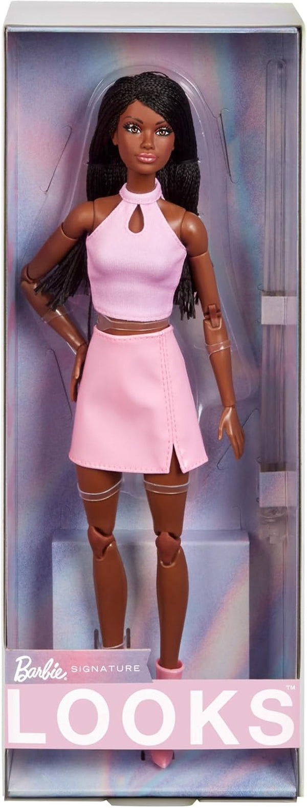 Păpușă Barbie Looks, figurină de colecție nr. 21 cu păr negru împletit în împletituri și modă modernă Y2K, top roz halter și fustă din piele artificială cu cizme, HRM13