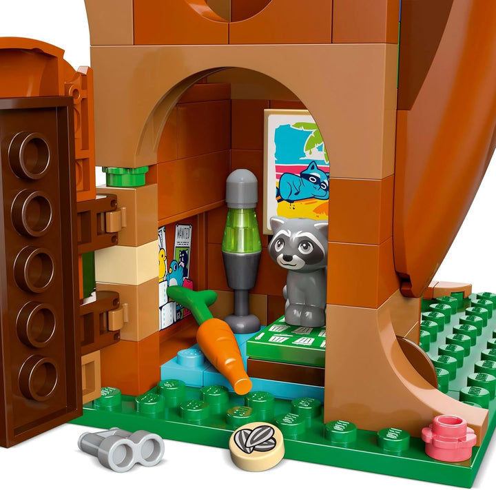 Casa din copac LEGO Friends, set de construit și jucat pentru jocuri de rol, casă de jucărie pentru fete de la 8 ani, set cu 4 minifigurine de personaje și 2 figurine de animale, idee de cadou pentru copii 42652