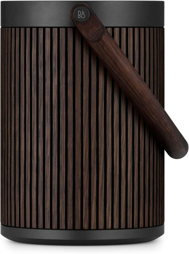 Bang & Olufsen Beosound A5 - Difuzor portabil Bluetooth 360 ° portabil și pentru acasă, cu cablu USB-C și placă de încărcare wireless Qi integrată - stejar închis