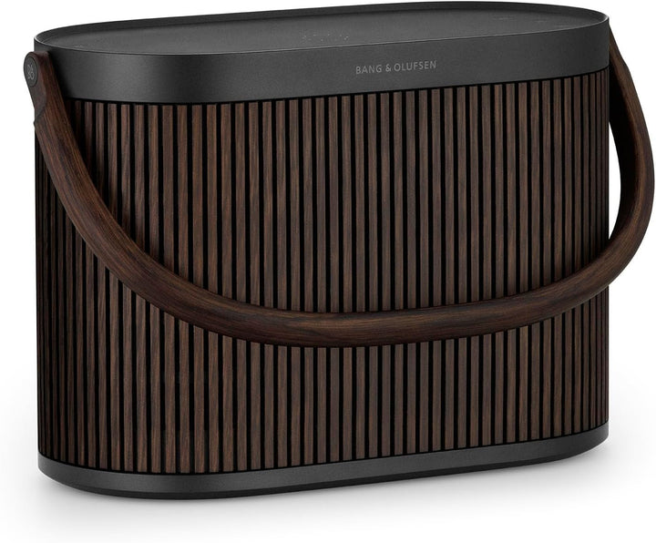 Bang & Olufsen Beosound A5 - Difuzor portabil Bluetooth 360 ° portabil și pentru acasă, cu cablu USB-C și placă de încărcare wireless Qi integrată - stejar închis
