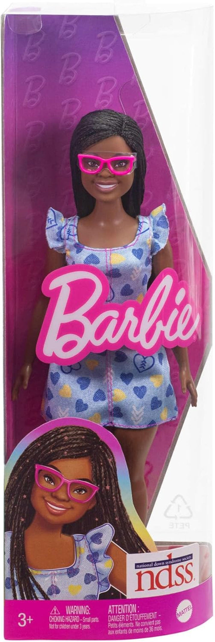 Păpușa Barbie Fashionistas nr. 229 cu sindrom Down în rochie de inimă, dezvoltată în cooperare cu Societatea Națională pentru Sindromul Down, HYK14