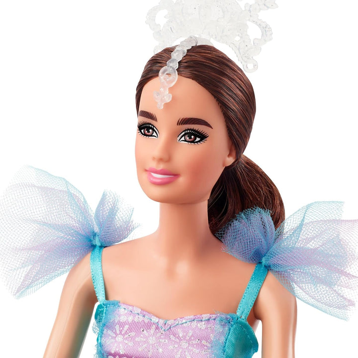 Păpușă Barbie Signature Ballet Wishes (brunetă, aprox. 30 cm), mobilă, cu costum de balerină, tutu, pantofi de vârf și diademă, cadou pentru copii cu vârsta peste 6 ani, JCW44