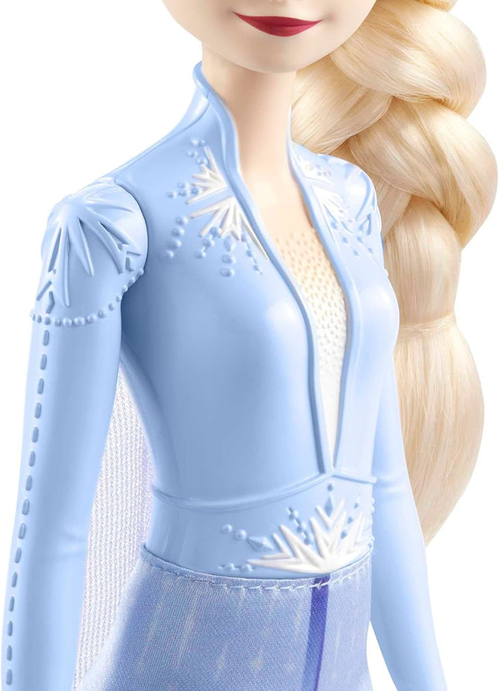Mattel Disney Prințesa Elsa păpușă, Regina de gheață păpușă în costum de călătorie, păr blond pieptănat, mobil, fustă extensibilă și cizme, cadouri Disney, jucării de la 3 ani, HLW48