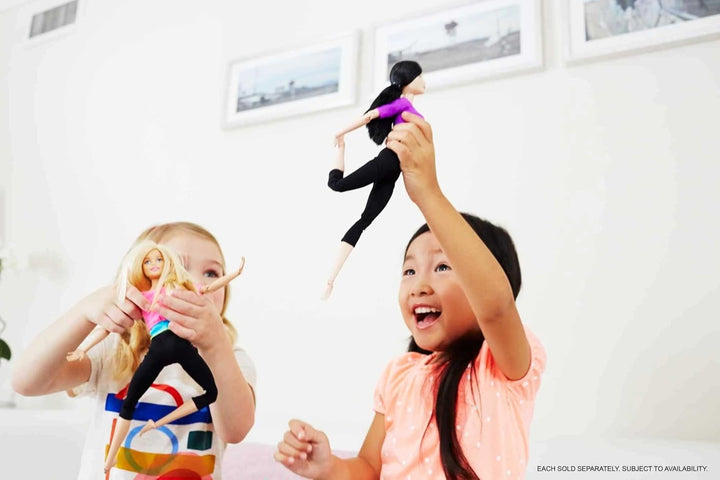 Barbie Made to Move - articulații mobile pentru poziții și mișcări realiste, ținută sportivă și păr lung blond, ideală pentru jocuri de rol și creativitate, vârsta 3+, DHL82