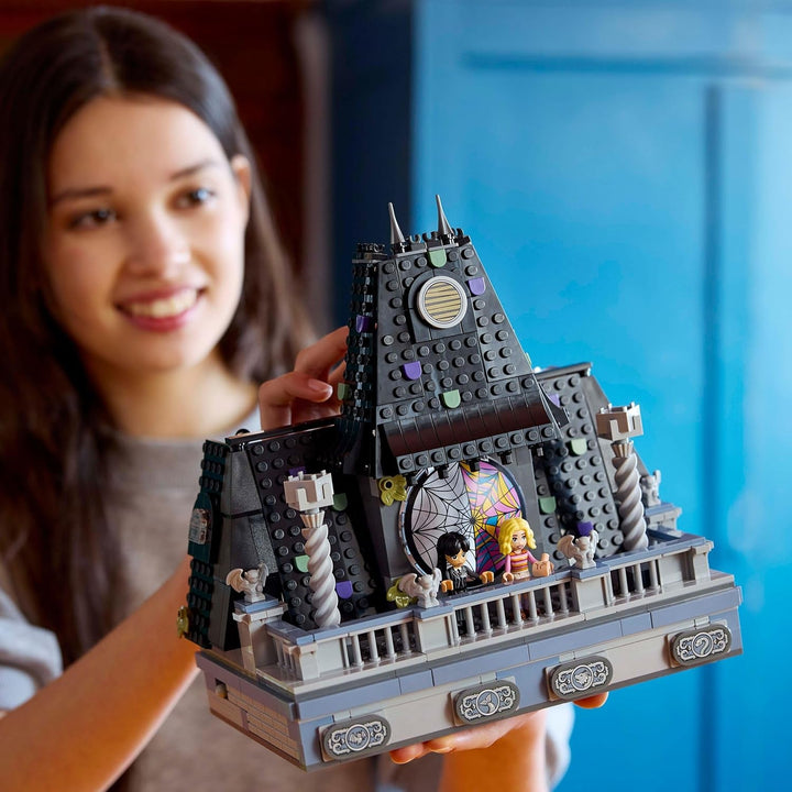 LEGO Wednesday: Miercurea și camera lui Enid din dormitor, Academia Nevermore de colecționat și remodelat, set de colecție cu 4 figurine, jucării pentru fete, băieți și fani 76781