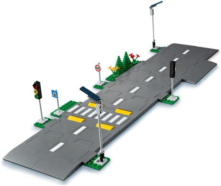 LEGO City Intersecție rutieră cu semafoare, set de construcție cu cărămizi care strălucesc în întuneric 60304