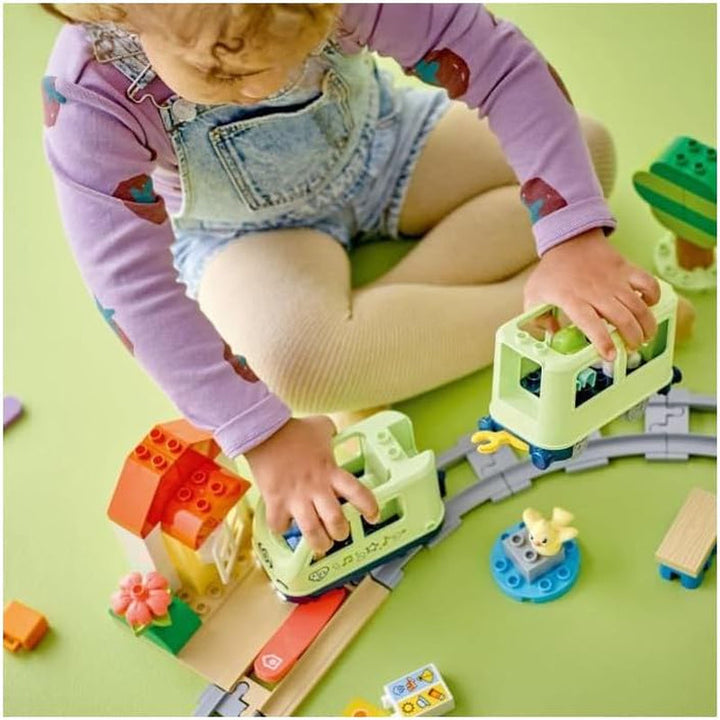 LEGO DUPLO Town Interactive Adventure Train, Playset cu lumini și sunete pentru jocuri de rol, permite copiilor de la 2 ani să construiască șine, jucărie educativă pentru preșcolari 10427