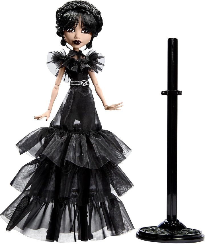 Păpușă Monster High Wednesday, figurină de colecție Rave'N Wednesday în rochie gotică neagră, inspirată de scena de dans, accesorii premium și suport pentru păpușă, HXJ03