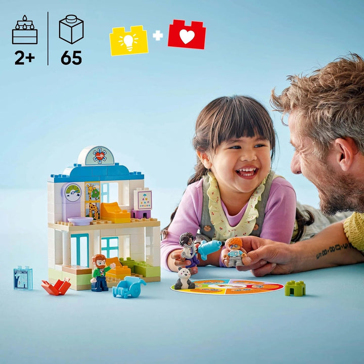 LEGO DUPLO Town Prima vizită la doctor, jucărie de construcție, set de joacă pentru a promova abilitățile motorii fine, cadou pentru copiii mici de la 2 ani, jucărie educativă, joc de rol în spital 10449