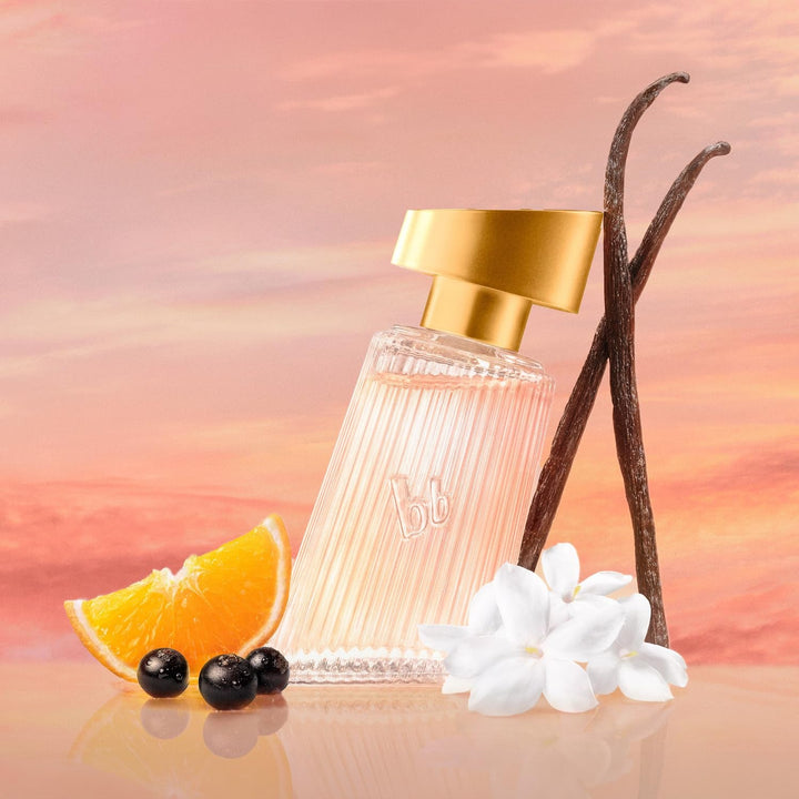 Bruno Banani Radiant Woman Eau De Parfum, un parfum radiant cu note fructate strălucitoare și o notă de chihlimbar, 30 ml