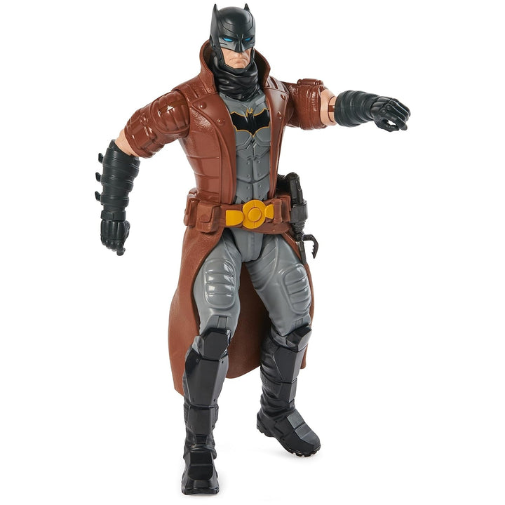 DC Comics, Batman Action Figure, 30 cm înălțime, complet mobil pentru aventuri captivante și cascadorii pline de acțiune, jucărie pentru copii de la 3 ani în sus