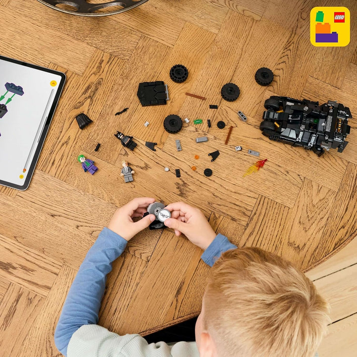 LEGO DC Batman: Batman Tumbler Vs. Two-Face & Joker - Jucărie de supererou cu Batmobile Car - Playset cu minifigurine - Cadou pentru băieți și fete de la 8 ani 76303