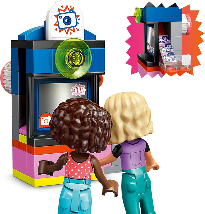 Salon de coafură LEGO Friends, set de construit și jucat pentru jocuri de rol creative, jucărie de construit, cadou pentru fete cu vârsta de peste 7 ani, 3 minifigurine de personaje pentru jocuri de rol 42662