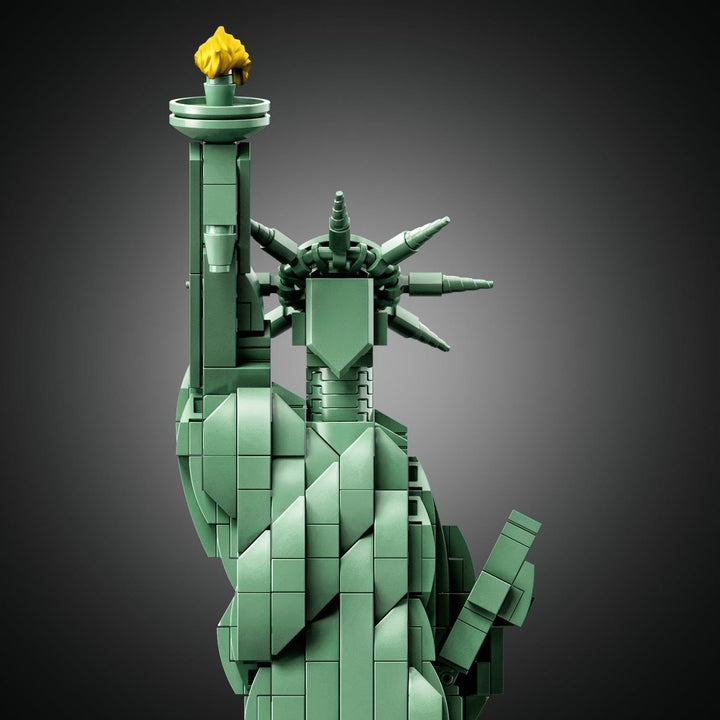LEGO Architecture Statuia Libertății, set mare, kit model, suvenir New York, potrivit ca decor pentru casă și birou, idee de cadou pentru copii și adulți 21042