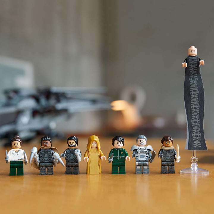 LEGO 10327 Icons Dune Atreides Royal Ornithopter, set de colecționat pentru adulți, cadou de film pentru bărbați, femei și fani, aeronavă model cu 8 figuri, inclusiv Paul Atreides și baronul Harkonnen