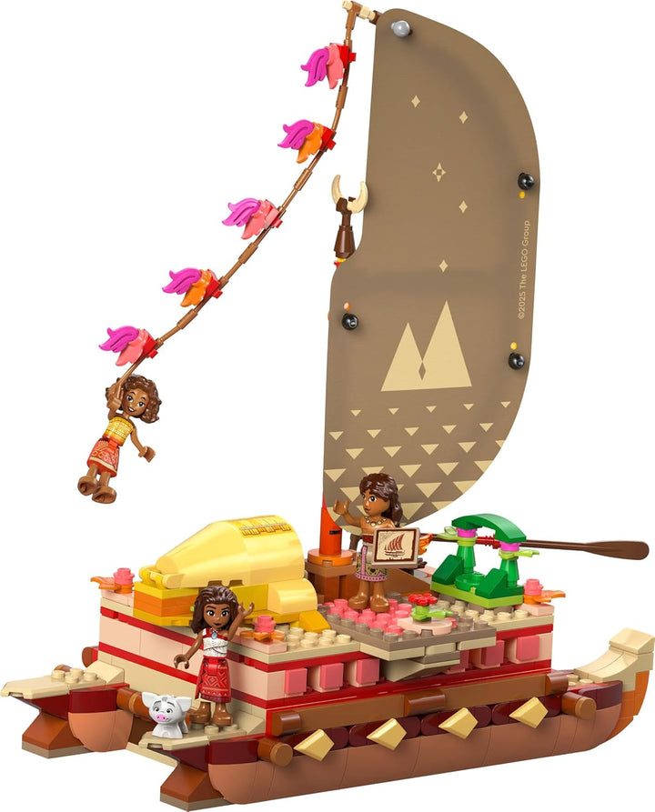 LEGO Ç€ Disney Vaiana 2: Pluta de aventură a Vaianei - Barcă de jucărie cu vele, punte detașabilă, foc de tabără și 3 mini păpuși, inclusiv Loto și Moni - Cadou pentru fete 6+ și fani - 43270