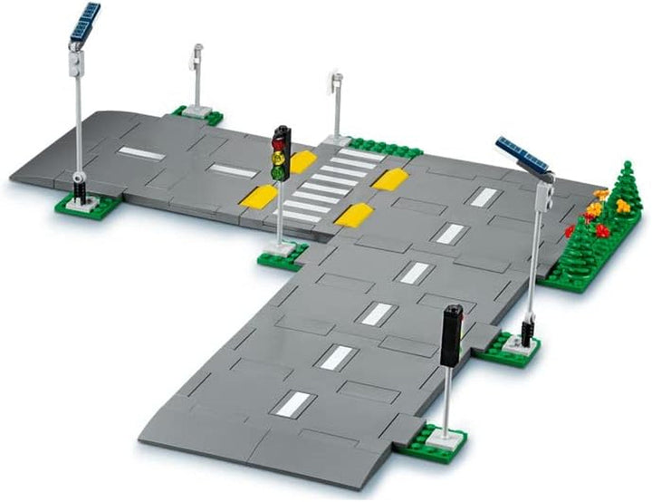 LEGO City Intersecție rutieră cu semafoare, set de construcție cu cărămizi care strălucesc în întuneric 60304