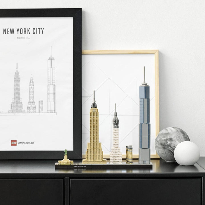 LEGO Arhitectura New York City Set, Skyline Model Kit cu World Trade Centre și Statuia Libertății, Artizanat pentru adulți, Decorațiuni pentru casă și birou, Cadouri pentru femei și bărbați 21028