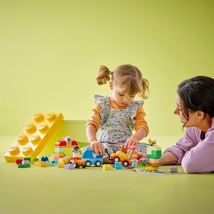 LEGO DUPLO Classic Brick Box Cars And Trucks, set de joacă cu vehicule pentru copii de la 1,5 ani, jucărie de învățare creativă, jucărie pentru mașini și set de mașini de curse 10439