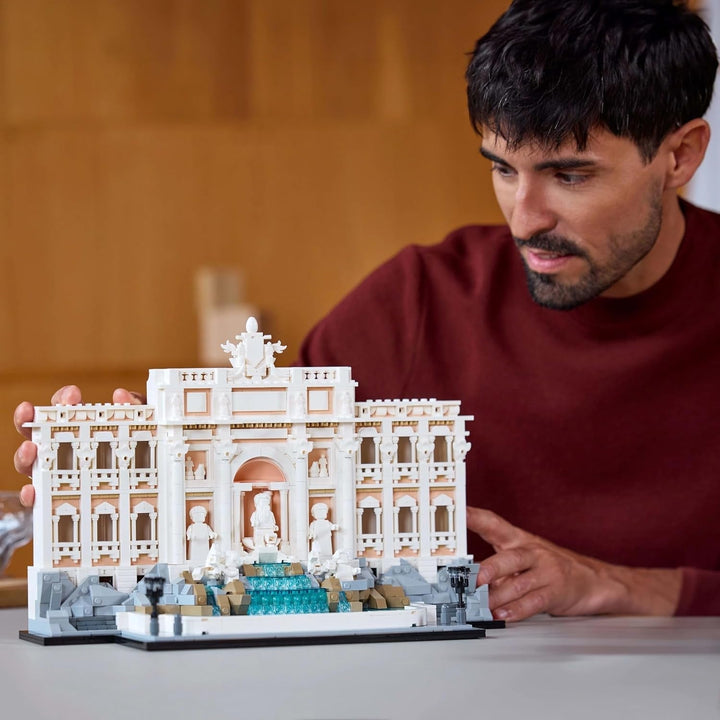 LEGO Architecture Trevi Fountain - Model al unui punct de reper din Roma cu sculpturi Minifigures - piesă de colecție pentru birou și sufragerie - cadou pentru adulți și iubitori de arhitectură 21062